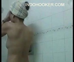Indo hot gf freshing up before sex - 2 min