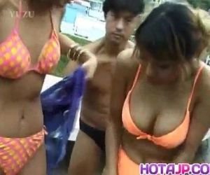 Mai Sakurai and babes are touched at pool - 10 min